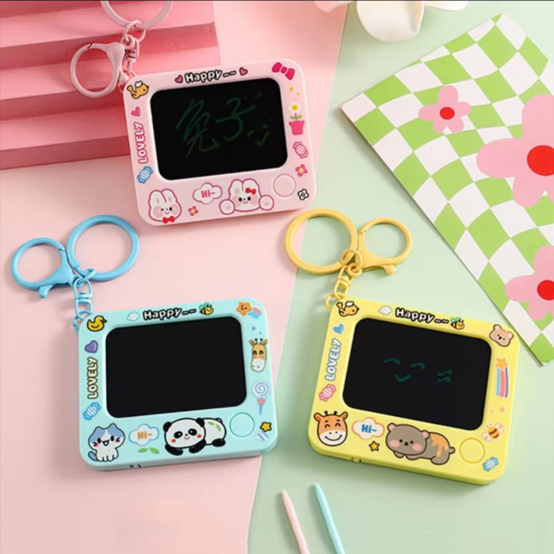Creative Mini Graffiti Board Keychain – Cute Cartoon Bag Pendant & Reusable Drawing Tablet for Students, Kids & Artists (Random Color)