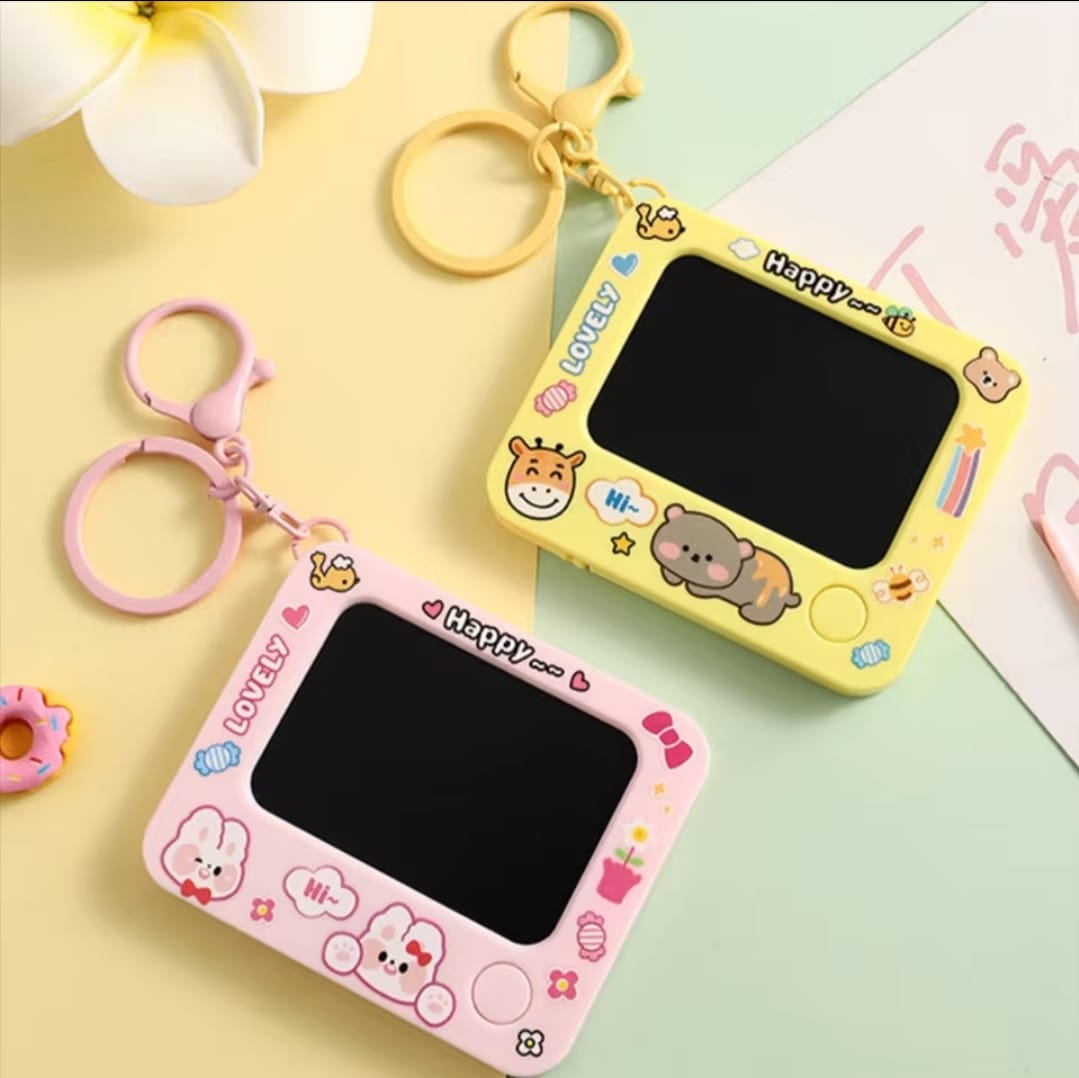 Creative Mini Graffiti Board Keychain – Cute Cartoon Bag Pendant & Reusable Drawing Tablet for Students, Kids & Artists (Random Color)