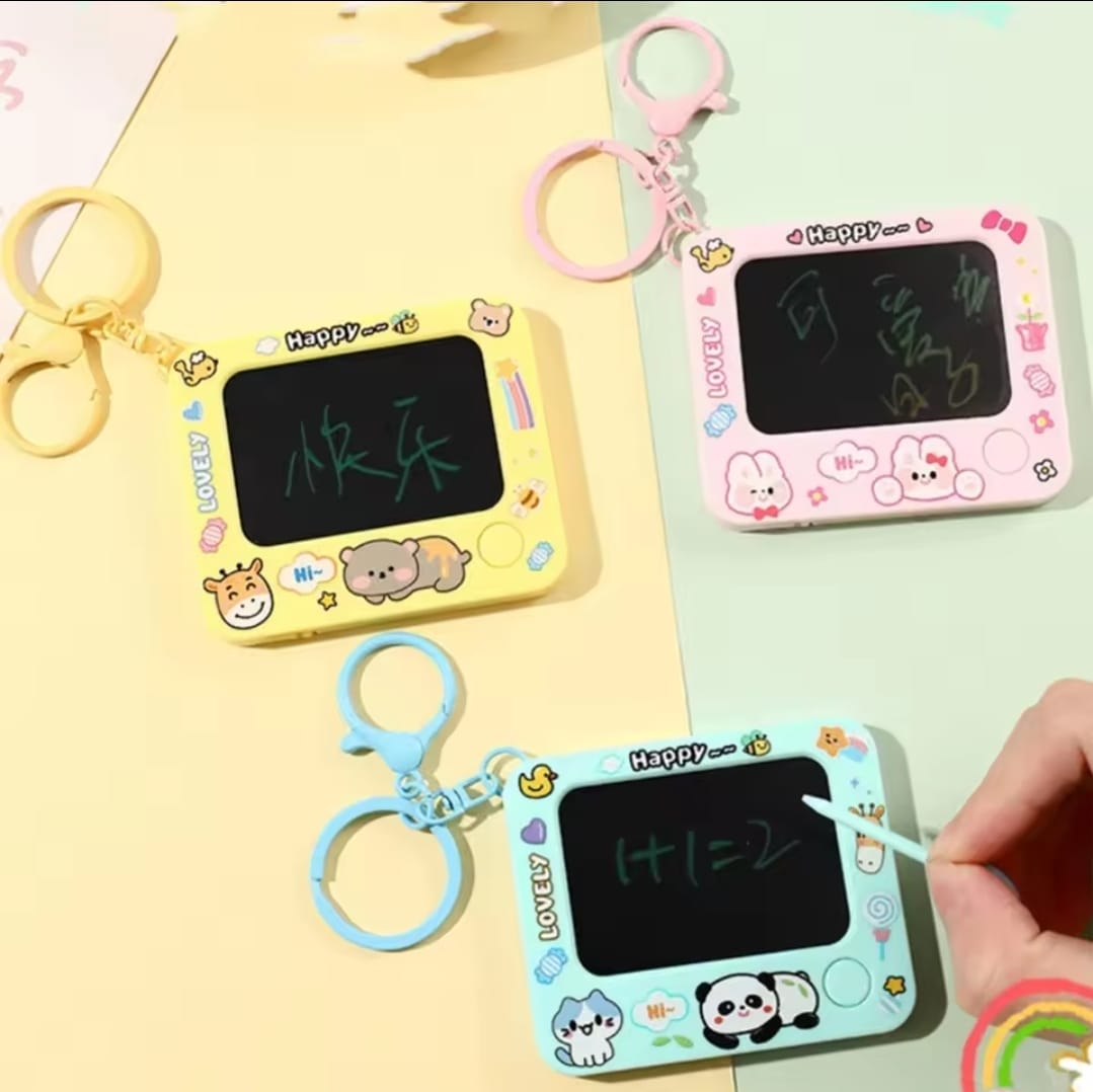 Creative Mini Graffiti Board Keychain – Cute Cartoon Bag Pendant & Reusable Drawing Tablet for Students, Kids & Artists (Random Color)