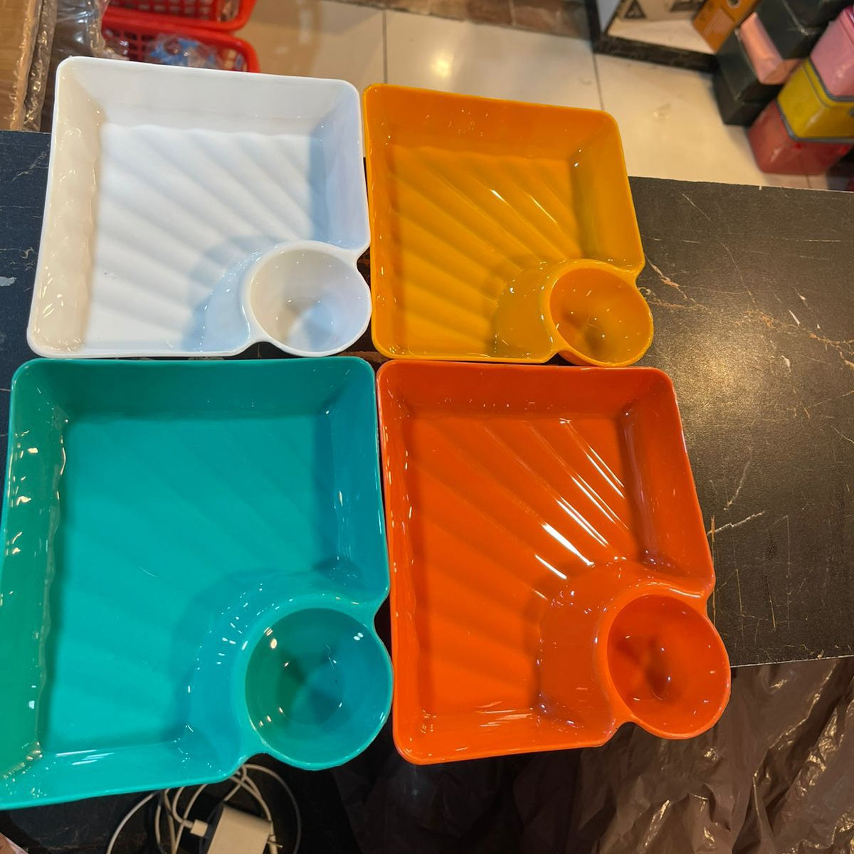 4-Piece Colorful Serving Platter Set – BPA-Free Snack, Sushi, Appetizer & Dessert Plates with Built-in Dipping Bowls for Parties & Everyday Use (Random Color)