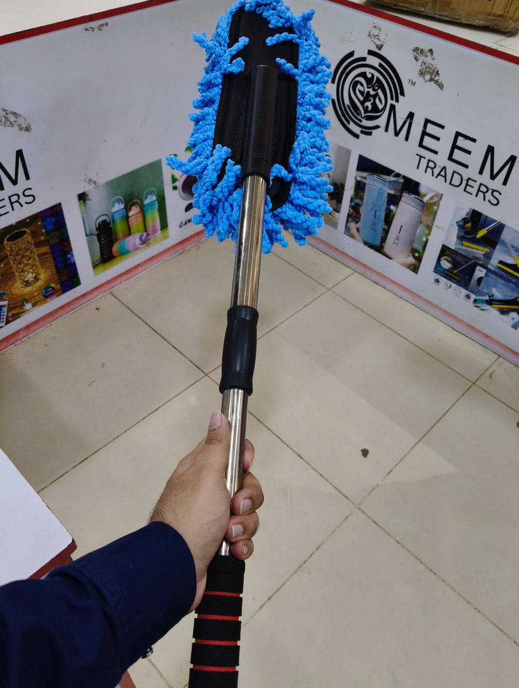 Telescopic Microfiber Car Duster With Long Handle - Automotive Accessory Designed For Dust Removal And Daily Vehicle Maintenance Routine